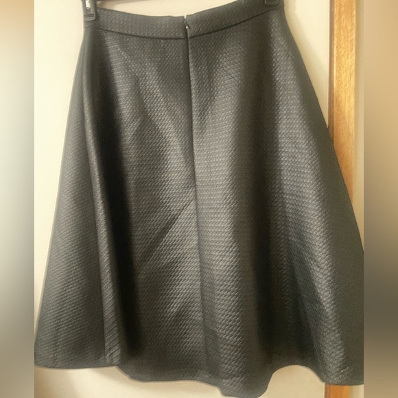 Elegant Black A-Line (Size 14) Fabric Enhanced A-Line Flared Skirt - Picture 9 of 11